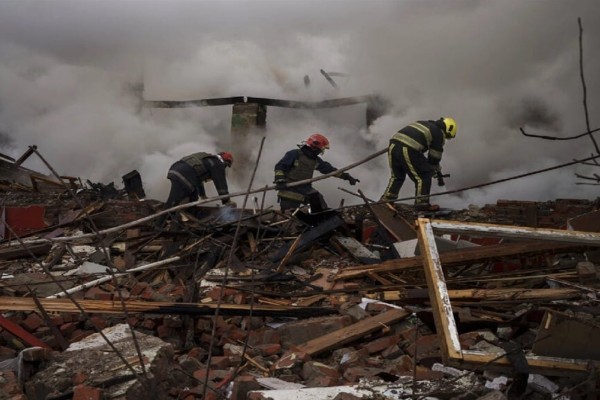 Πόλεμος στην Ουκρανία: «Καταρρίψαμε ένα ελικόπτερο και ένα αεροσκάφος», διαμηνύει το υπουργείο Άμυνας της Ρωσίας