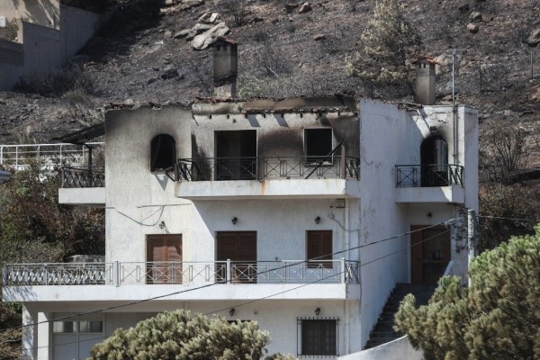 Φωτιά στην Πεντέλη και τα Μέγαρα: Εισαγγελική παρέμβαση για τις πυρκαγιές - Έρευνα για το ενδεχόμενο εμπρησμού