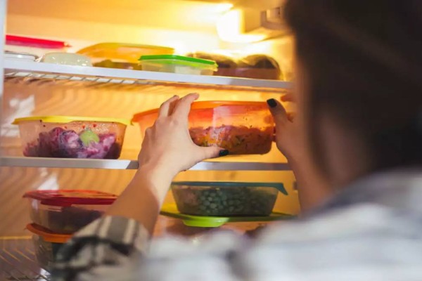 Κίνδυνος στην κουζίνα: Πώς να διατηρήσετε ασφαλή τα τρόφιμα στη ζέστη - Τι πρέπει να προσέχετε με το νερό
