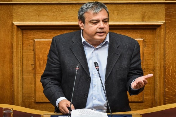 Τα γυρνάει ο Βερναρδάκης μετά τον σάλο: Η συγγνώμη που ζήτησε από την Νίκη Κεραμέως για το «Πισπιρίγκου της Παιδείας» (video)