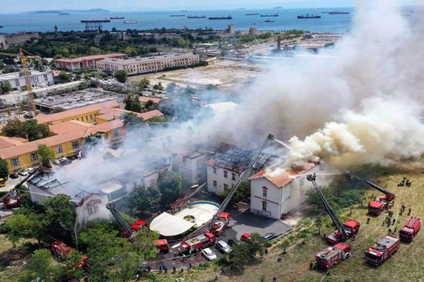 Κωνσταντινούπολη: O διευθυντής του ελληνικού νοσοκομείου για τη δραματική μάχη με τη μεγάλη φωτιά