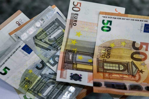 Εξπρές επίδομα 141 ευρώ απευθείας στα ΙΒΑΝ: ΕΔΩ οι δικαιούχοι