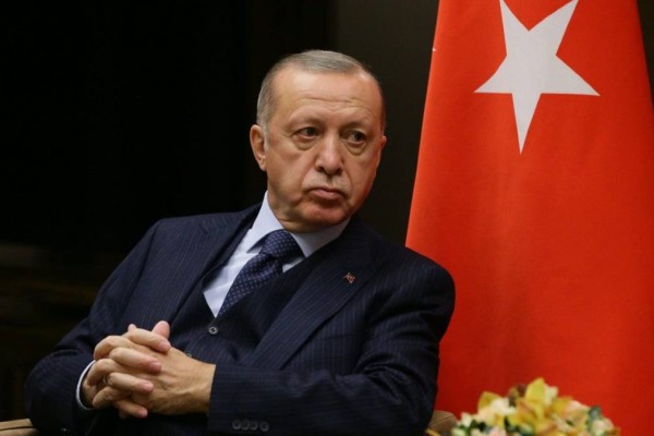 Νέες απειλές Ερντογάν: «Oύτε οι μαριονέτες, ούτε όσοι τραβούν τα νήματά τους θα εμποδίσουν την Τουρκία να διεκδικήσει τα δικαιώματά της στη Μεσόγειο»