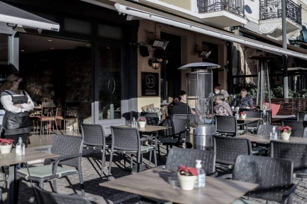Στη «φάκα» της ΑΑΔΕ καφετέρια στην Κρήτη:  Δεν έκοψε αποδείξεις 1,4 εκατ. από delivery