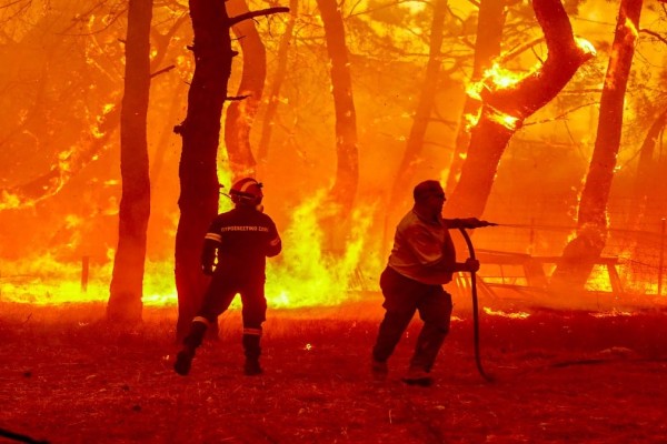 Λέσβος: Συνελήφθη 10χρονος για εμπρησμούς! «Μου αρέσει να βλέπω τους πυροσβέστες να σβήνουν φωτιές» (Video)