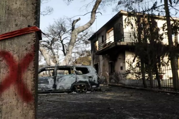 Φωτιά στη Βαρυμπόμπη: Ένας χρόνος από την καταστροφική πυρκαγιά - «Μας ξέχασαν» λένε οι κάτοικοι (Video)