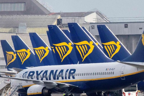 «Γονάτισε» τους επιβάτες της η Ryanair - Το tweet της εταιρείας που προκάλεσε πανικό!