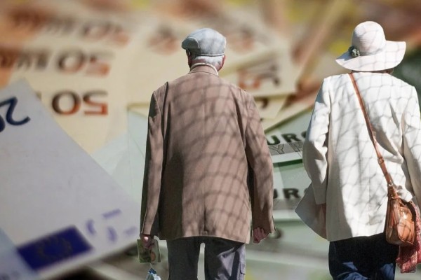 Συντάξεις: Αναδρομικά και αυξήσεις σε 2.500.000 συνταξιούχους - Πότε και ποιοι θα τις πάρουν (video)