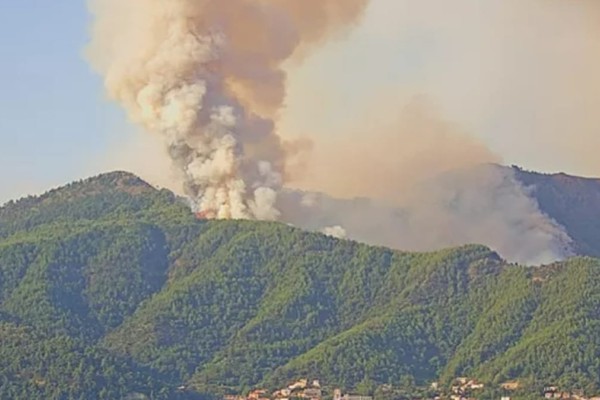 Φωτιά στη Θάσο: Άλλο ένα νησί «πνίγεται» στην πύρινη λαίλαπα - Συνεχίζεται η μάχη με νέα αναζωπύρωση στη Σκάλα Ποταμιάς