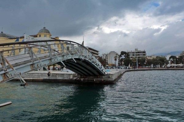 Βόλος: Σε κατάσταση έκτακτης ανάγκης η πόλη μετά τη θεομηνία (video)