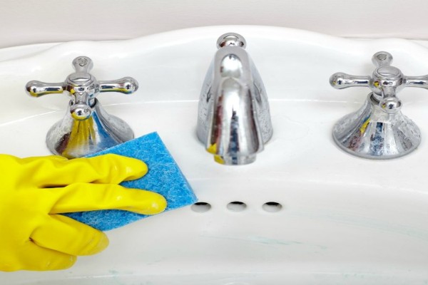 Μπάνιο τζιτζί σε 2': Καθαρίστε το σε 5 βήματα με αυτά τα κολπάκια