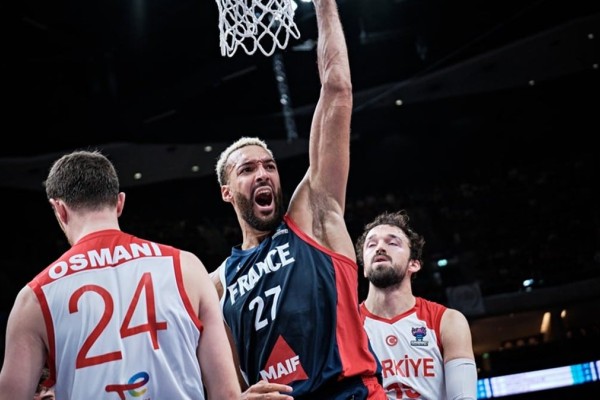 Eurobasket 2022: «Έσπασαν» καρδιές στο Βερολίνο, νικήτρια στην παράταση η Γαλλία με 87-86 επί της Τουρκίας
