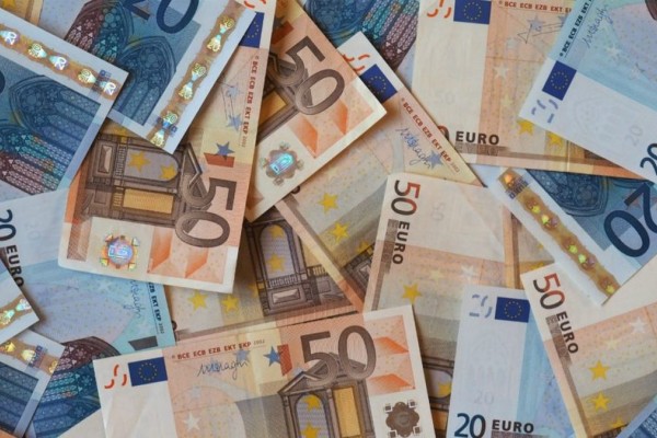 Επιταγή ακρίβειας: 250 ευρώ σε χαμηλοσυνταξιούχους με μηνιαίο εισόδημα έως 800 ευρώ - Στα 350 ευρώ το επίδομα θέρμανσης 