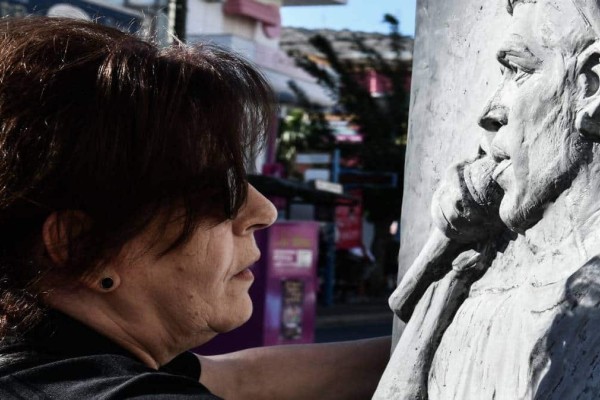 Παύλος Φύσσας: Μαζική συμμετοχή στην αντιφασιστική πορεία στο Κερατσίνι για τα 9 χρόνια από τη δολοφονία του - Τραγική φιγούρα για πάντα η Μάγδα Φύσσα (video)