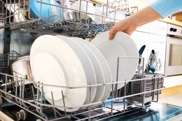 Εξοικονόμηση στο σπίτι: Τέρμα τα λάθη με το πλυντήριο πιάτων - «Κόψτε» αυτή τη συνήθεια  αμέσως