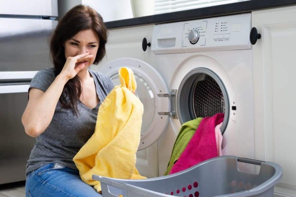 Μυρίζουν άσχημα τα ρούχα σας όταν τα βγάζετε από το πλυντήριο; Αυτός είναι ο λόγος που οι περισσότεροι αγνοούν!