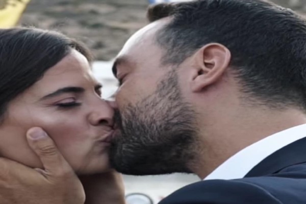 Για πρώτη φορά στο φως: Αδημοσίευτο βίντεο από τον γάμο Σάκη Τανιμάνιδη και Χριστίνας Μπόμπα