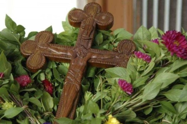 Tου Σταυρού: Η μεγάλη γιορτή της Ορθοδοξίας - Γιατί νηστεύουμε από το λάδι - Τα άγνωστα έθιμα 