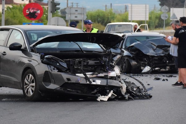 Θεσσαλονίκη: Τρία παιδιά τραυματίστηκαν σε λίγες ώρες σε τροχαία - Μάχη για τη ζωή τους δίνουν 13χρονος και 16χρονος (video)