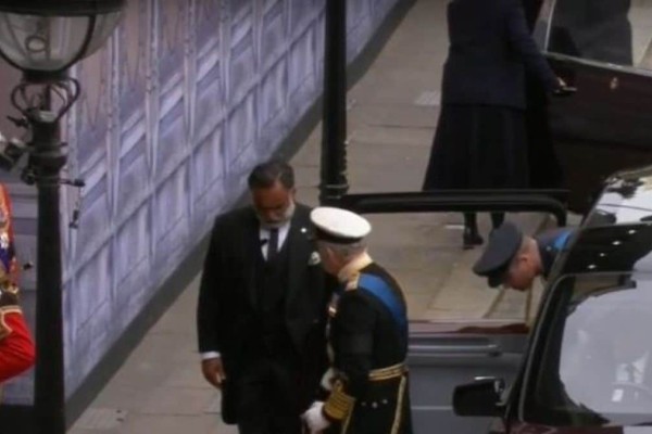 Μαυροφορεμένη η Κέιτ Μίντλετον στην κηδεία της Βασίλισσας Ελισάβετ - Με σκυμμένο κεφάλι Κάρολος, Χάρι και Ουίλιαμ