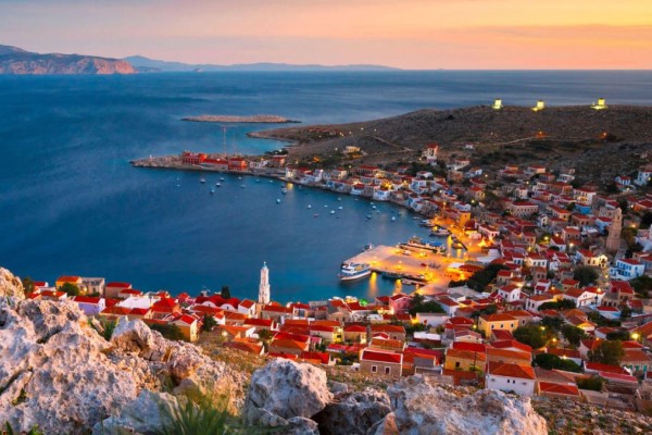 Θαύμα ενεργειακής αυτονομίας: Το ελληνικό νησί που οι κάτοικοι δεν πληρώνουν ρεύμα έγινε πόλος έλξης για τους τουρίστες
