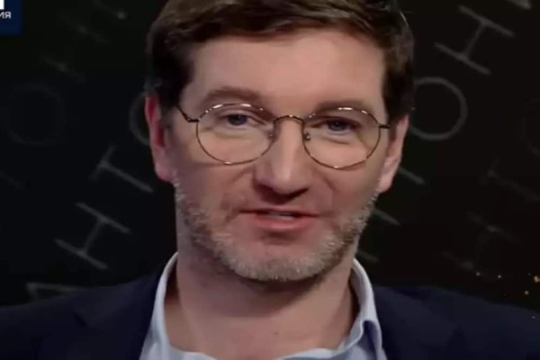Πόλεμος στην Ουκρανία: «Πνίξτε ή κάψτε τα παιδιά» - Σάλος με τα σχόλια του διευθυντή του RT! Απομακρύνθηκε από το πόστο του (Video)