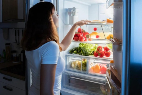 Τέρμα στον «πονοκέφαλο» του ψυγείου: Πώς θα εξοικονομήσετε ρεύμα έως και 30% στο σπίτι