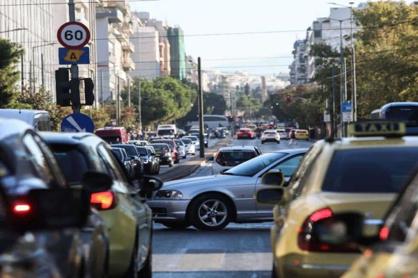 Κυκλοφοριακό κομφούζιο: Μετ' εμποδίων η κυκλοφορία στο κέντρο της Αθήνας - Πού εντοπίζονται προβλήματα