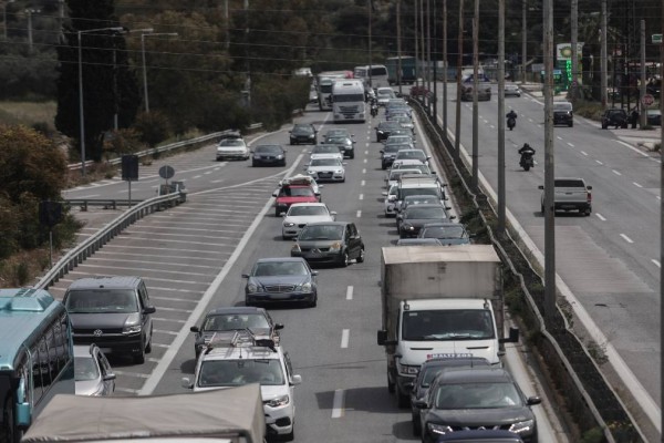 Καραμπόλα πέντε οχημάτων στον Κηφισό: Ουρές χιλιομέτρων στην άνοδο