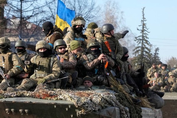 Πόλεμος στην Ουκρανία: Τον γύρο του κόσμου κάνει η αντεπίθεση του Κιέβου - Βοήθεια «μαμούθ» από τις ΗΠΑ, εν αναμονή της απάντησης Πούτιν (video)