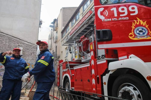 Φωτιά σε κτίριο στον Πειραιά