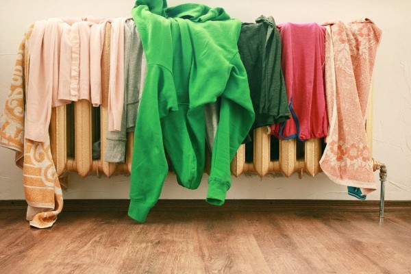 Στέγνωμα ρούχων: Ποτέ ξανά σε καλοριφέρ - Ο απίστευτος λόγος που δεν πρέπει να το επιχειρείτε