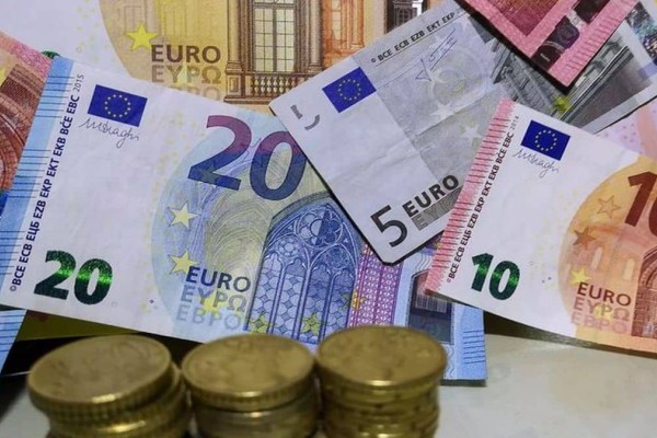 Επιταγή ακρίβειας: Δες αν δικαιούσαι τα 250 ευρώ που θα δίνει η κυβέρνηση πριν τις γιορτές