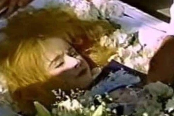 «Τον τάφο της τον έχουμε...»: Ανατριχιαστική αποκάλυψη για την νεκρή Αλίκη Βουγιουκλάκη!