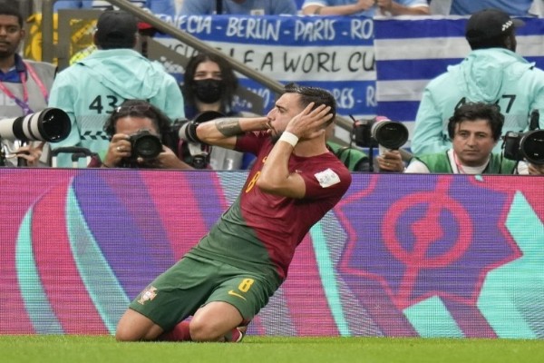 Μουντιάλ 2022: Μπρούνο Φερνάντες και Ρονάλντο «κλείδωσαν» την πρόκριση της Πορτογαλίας στα νοκ άουτ (videos)