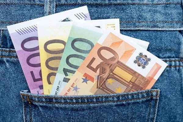 Σπεύσατε να προλάβετε πριν το... ΑΤΜ - Εκπνέει η προθεσμία για το επίδομα 1.115 ευρώ