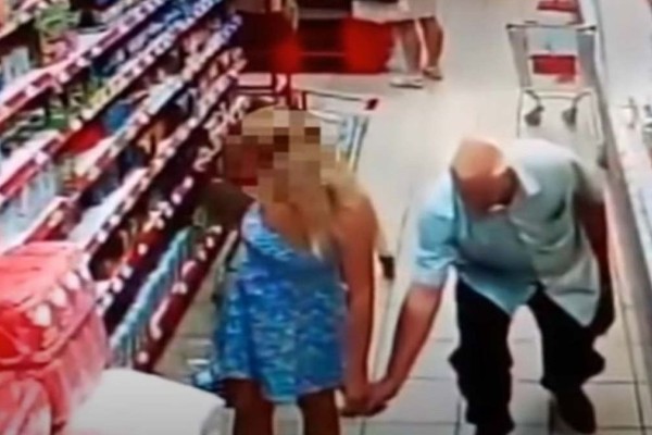 Παππούς φωτογράφισε το εσώρουχο γυναίκας σε σούπερ μάρκετ - Το βίντεο από την κάμερα ασφαλείας σοκάρει