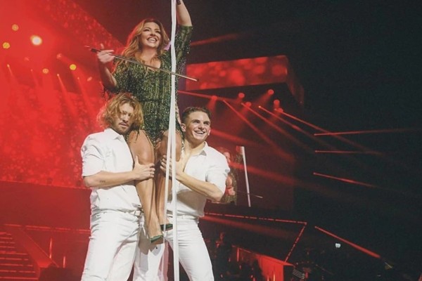 «Τα 'σπασε» η Έλενα Παπαρίζου στην Ολλανδία: Αποθεώθηκε στη συναυλία της Eurovision - Το φόρεμα που έφερε γλυκιές αναμνήσεις!