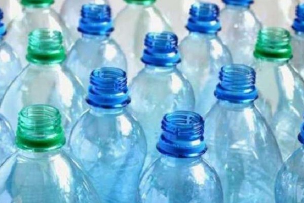 Πίνετε νερό από πλαστικό μπουκάλι για δεύτερη φορά; Σταματήστε το αμέσως!