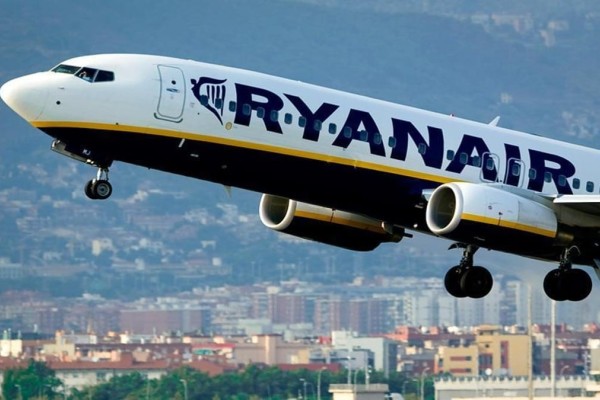 «Χαρίζει» τις φετινές γιορτές η Ryanair - Χριστουγεννιάτικη έκπληξη με 13 ευρώ!