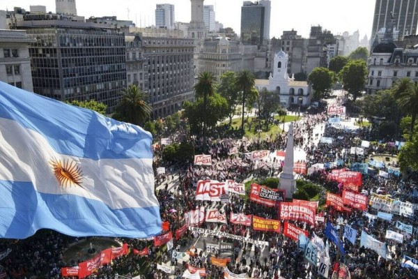 Τραγωδία στην Αργεντίνη: Οπαδός πέθανε από ασφυξία στους πανηγυρισμούς για το Μουντιάλ πνιγμένος από τη σημαία του