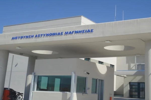 Σοκαριστική καταγγελία μητέρας στο Βόλο: «Σήκωσε τσεκούρι για να μου ανοίξει το κεφάλι, με έσωσε η κόρη μου»