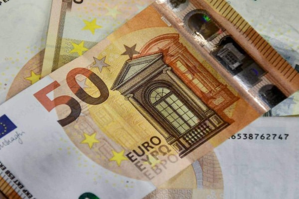 «Έσκασε» από το πουθενά - Επίδομα 300 ευρώ σε 170.000 δικαιούχους