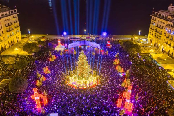«Άναψε» το χριστουγεννιάτικο δέντρο στη Θεσσαλονίκη: «Ας έχουν όλοι άνθρωποι στην καρδιά τους υγεία, φως και αλληλεγγύη» -  Η δήλωση του Δημάρχου Κωνσταντίνου Ζέρβα (photos - Video)