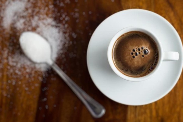 Ούτε στέβια, ούτε αγαύη: Το υλικό που θα σε βοηθήσει να μειώσεις την ζάχαρη στον καφέ