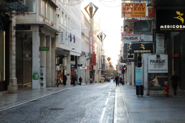 Η φωτογραφία της ημέρας: Έρημο το κέντρο της Αθήνας