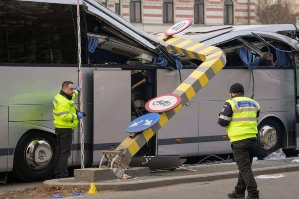 Τραγωδία στο Βουκουρέστι: «Άκουσα παντού φωνές και κλάματα» - Ο οδηγός του πούλμαν περιγράφει τις πρώτες στιγμές μετά το δυστύχημα (Video)