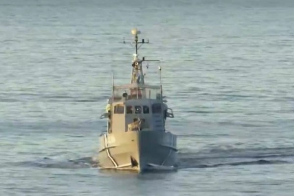 Συναγερμός στην Χίο: Κρατούμενος έπεσε στη θάλασσα από πλοίο - Επιχείρηση του Λιμενικού για να βρεθεί