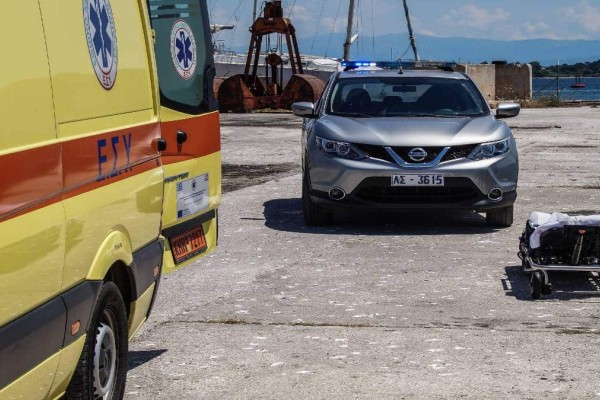 Θρίλερ στην Αίγινα: Τραυματίστηκε 28χρονη που έπεσε με το αυτοκίνητό της στο λιμάνι