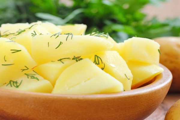 Βραστές πατάτες: Το μυστικό στο αλάτισμα μετά το βράσιμο για θεικό αποτέλεσμα
